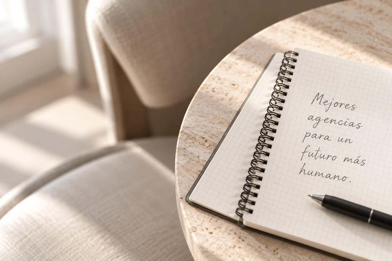 Cuaderno con la nota: Mejores agencias para un futuro más humano.